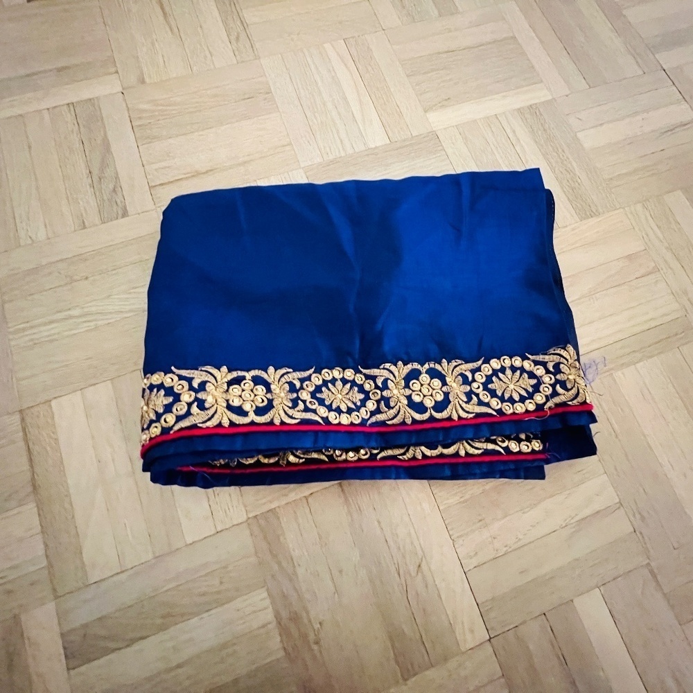 Sari - 4-piece outfit, includes blouse, petticoat, 2 pieces of sari fabric - Picture 4 of 12